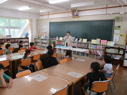 ９