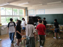 ８