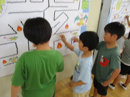 ３