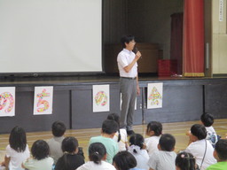 ４